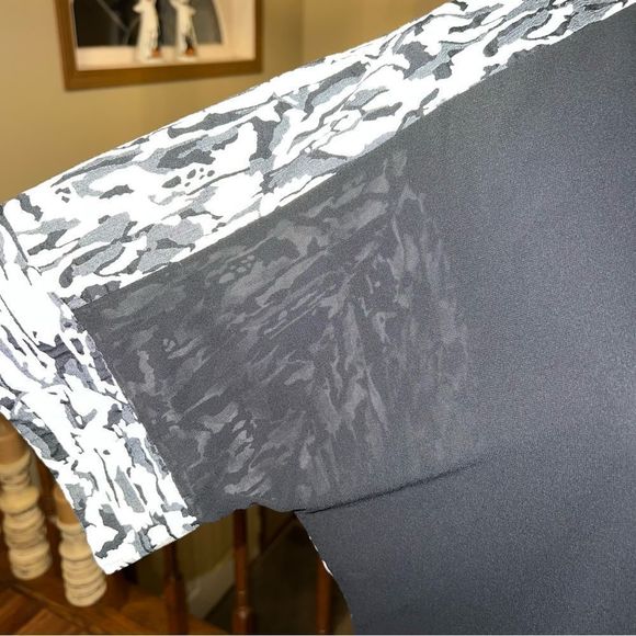 ASOS Sheer Front with Black and White Abstract Print Button Down Blouse Size 10 - Picture 9 of 10